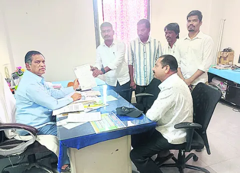 వైద్యసిబ్బందిపై చర్యలు తీసుకోవాలని వినతి
