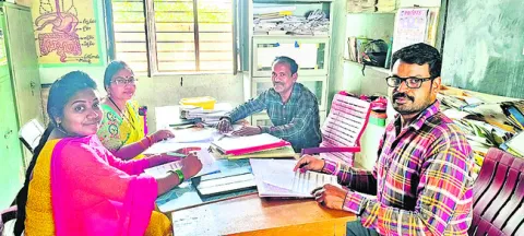 పాఠశాలల్లో సర్వే షురూ
