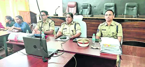 ధైర్యంగా చదువుకోవాలి