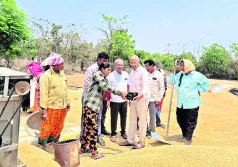 రైతులను ఇబ్బందులకు గురిచేయొద్దు