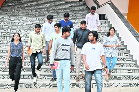 ప్రశాంతంగా సీఈటీ పరీక్షలు