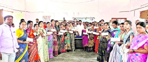 ‘తులం బంగారం ఎప్పుడిస్తరు..?’