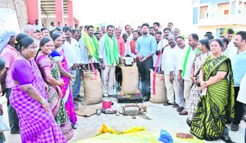 నిబంధనల మేరకే ధాన్యం కొనుగోళ్లు 