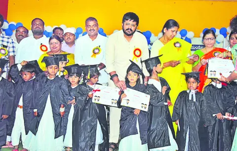 బీఆర్‌ఎస్‌ హయాంలో విద్య, వైద్యంపై నిర్లక్ష్యం