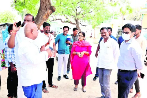 ఇందిరమ్మ ఇళ్ల నిర్మాణం వేగవంతం చేయాలి 