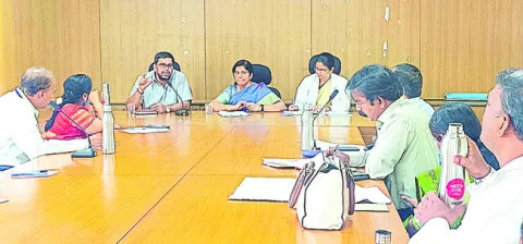 అవసరమైన వారికి కంటి శస్త్ర చికిత్సలు 