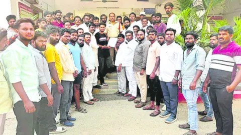వారిపై అట్రాసిటీ కేసు నమోదు చేయాలి