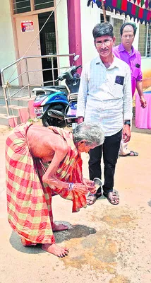  ● పింఛన్‌ కష్టాలు 
