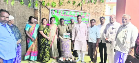 దళారులను నమ్మి మోసపోవద్దు 