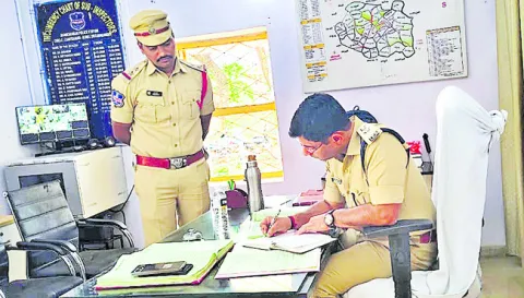 ఆన్‌లైన్‌ మోసాలపై అవగాహన కల్పించాలి