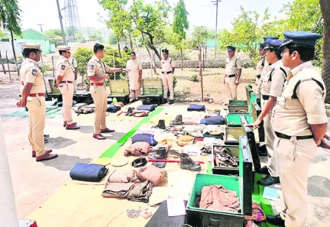 ప్రజలకు చేరువ కావాలి
