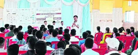 విద్యతో పాటు నైపుణ్యం అవసరం 