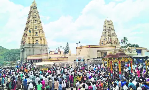 మలె మహదేశ్వరునికి కనకవర్షం 