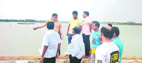 రాజకీయంగా ఎదుర్కోలేకే కక్ష సాధింపు