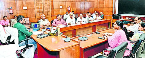 వయోవృద్ధులకు ప్రత్యేక సౌకర్యాలు 