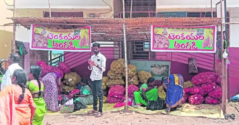 దోపిడీకి ‘టెంకాయ’ కొట్టారు 