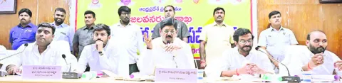 మూడు లక్షల ఎకరాలకు సాగునీరు 