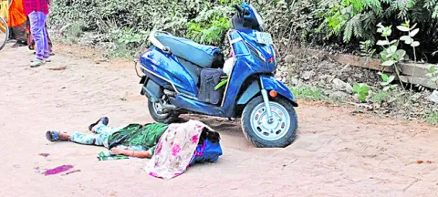 కాలేజీ బస్సు ఢీకొని మహిళ మృతి 