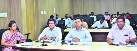వంద శాతం లక్ష్యాన్ని పూర్తి చేయాలి 