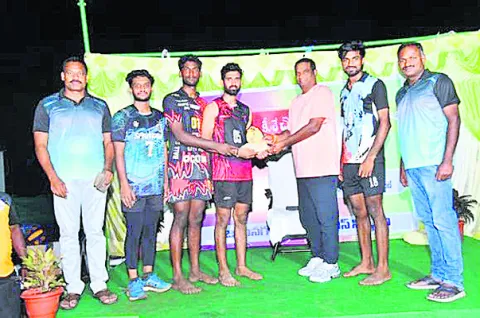 ముగిసిన వాలీబాల్‌ టోర్నమెంట్‌