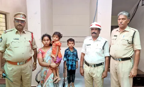 Tirumala Traffic Police Save Two Kids Life 