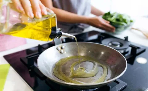 Experts Warn Common Cooking Oil Linked To Aggressive Breast Cancer
