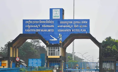 Visakha Steel Plant Workers Angry On Chandrababu Government