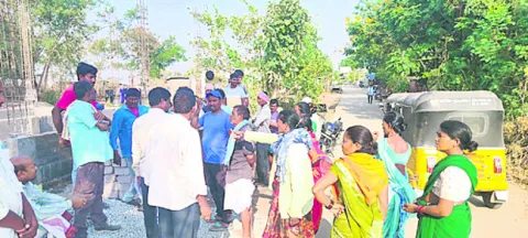ఆలయ భూముల్లో ‘ఇందిరమ్మ’ నిర్మాణాలు