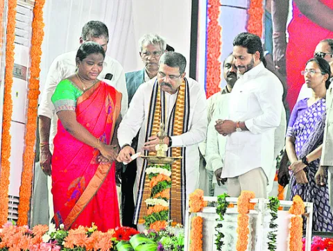 ● కేంద్రీయ గిరిజన విశ్వవిద్యాలయానికి సొంత క్యాంపస్‌ ● స