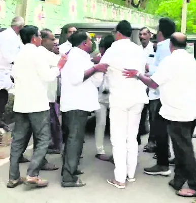 టీడీపీలో భగ్గుమన్న విభేదాలు 