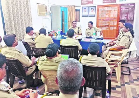 నాటుసారా కేసుల్లో పట్టుబడితే రూ.లక్ష జరిమానా 