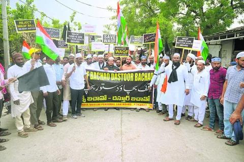 బిల్లు వెనక్కి తీసుకోవాలని ర్యాలీ