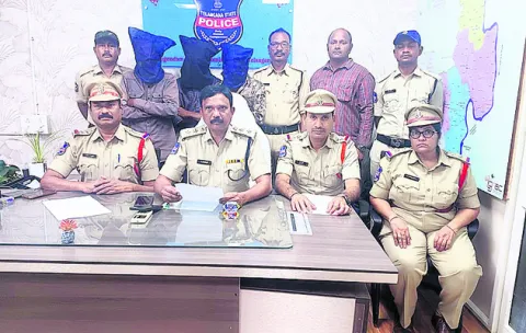 గంజాయి రవాణా.. ముగ్గురు అరెస్ట్‌