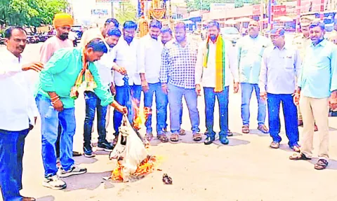 కిషన్‌రెడ్డికి క్షమాపణ చెప్పాలి