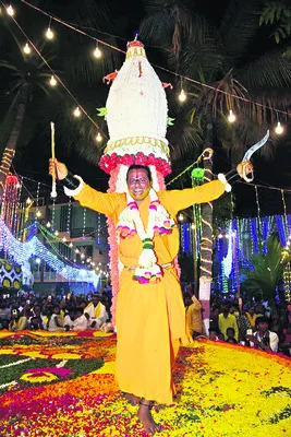 అలరించిన కరగ ఉత్సవం
