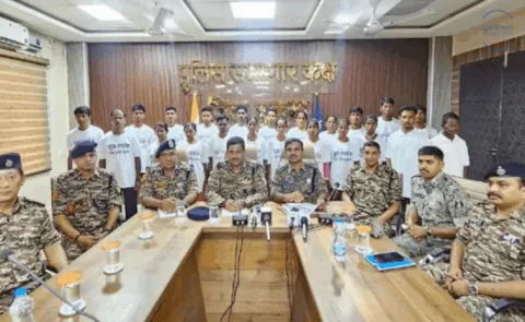 33 Naxalites Surrender In Chhattisgarh