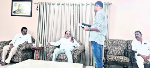 రైతులకు న్యాయం చేయండి