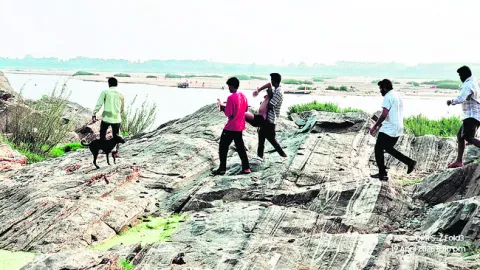 గోదావరిలో మునిగి బాలుడి మృతి