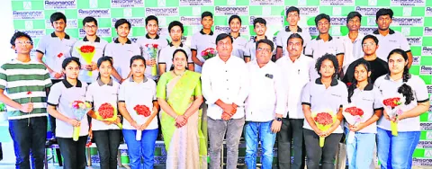 రెజోనెన్స్‌ విజయకేతనం 