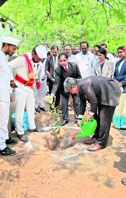 వసతుల కల్పనకు కృషి