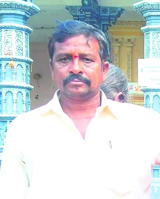 మామిడికాయలు అమ్ముకొని ఇంటికి వెళ్తుండగా..
