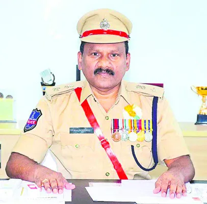 అజాగ్రత్త వల్లే రోడ్డు ప్రమాదాలు
