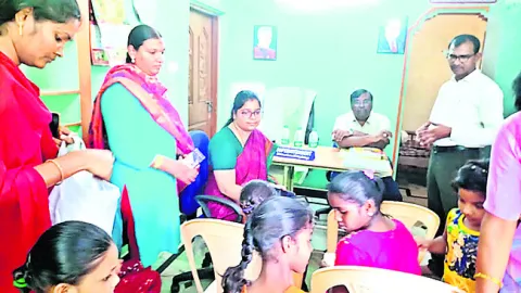 చదువుతోపాటు విలువలు నేర్పించాలి