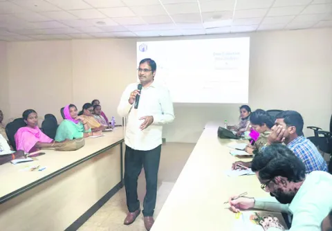 పరిశోధనకు మూలం ప్రశ్నావళి
