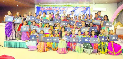 కూచిపూడి నృత్యంలో గిన్నిస్‌ రికార్డు 