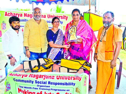 విద్యతోపాటు మహిళల అభివృద్ధిలో భాగస్వామి 