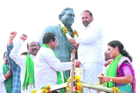 ● బోనస్‌ చెల్లిస్తున్న ఘనత సీఎం రేవంత్‌రెడ్డిదే ● ‘కోత’