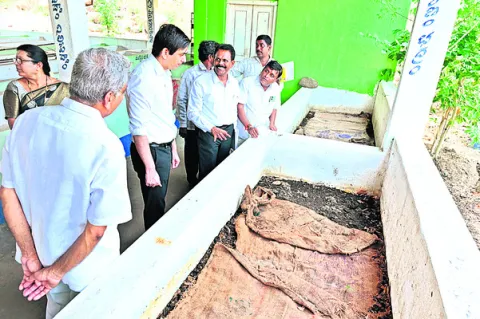 పల్లెల పరిశుభ్రతలో భాగస్వాములుకావాలి