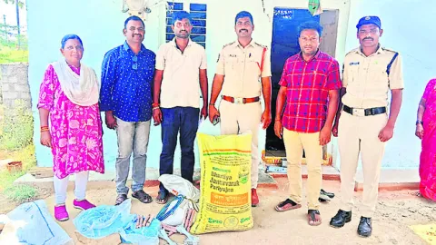 పేలుడు పదార్థాల స్వాధీనం 

