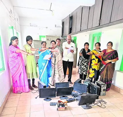 ప్రభుత్వ కార్యాలయాల్లో ‘స్వర్ణాంధ్ర–స్వచ్ఛాంధ్ర’ 